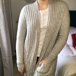 Gap Heather Grey Cardigan w/ pockets